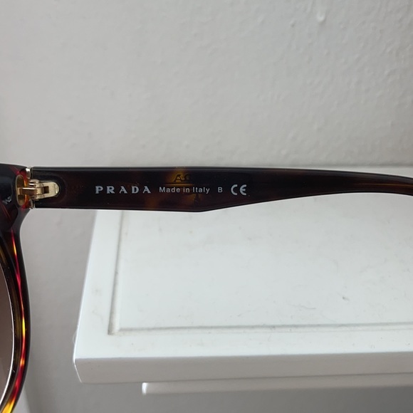 Authentic Prada sunglasses - Picture 3 of 5